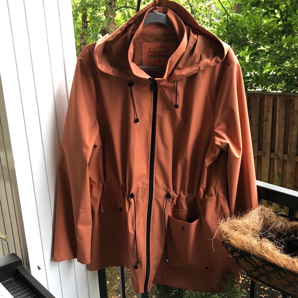 LIKE NEW BERNARDO Womens Fashion Rain Jacket w/ Cinched Waist, XL, Salmon